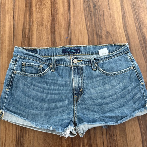 Levi's Women's Classic Blue Jean Shorts - Picture 2 of 3